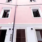 Апартаменты Downtown Chic And Cozy - Classic One Bedroom