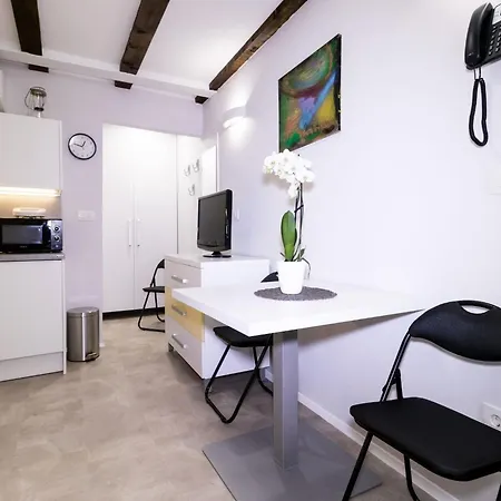 شقة Downtown Chic And Cozy - Classic One Bedroom *