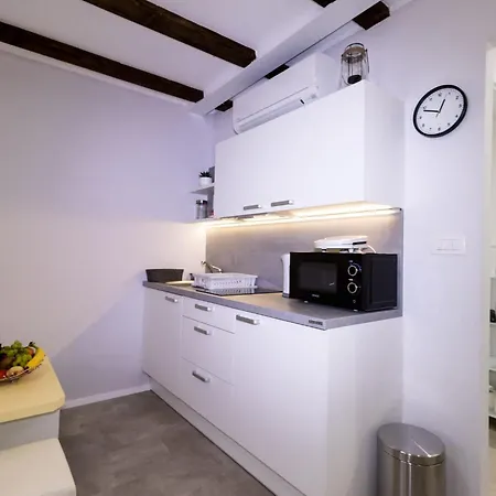 Downtown Chic And Cozy - Classic One Bedroom Апартаменты Пиран