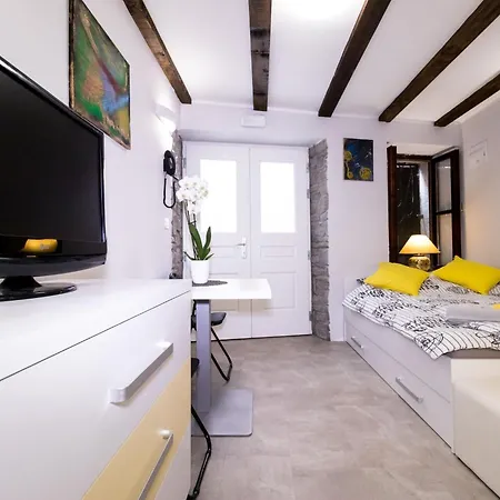 Downtown Chic And Cozy - Classic One Bedroom Апартаменты Пиран