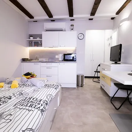 Downtown Chic And Cozy - Classic One Bedroom *