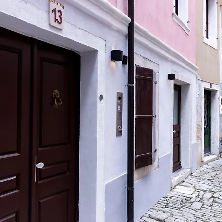 Downtown Chic And Cozy - Classic One Bedroom Piran