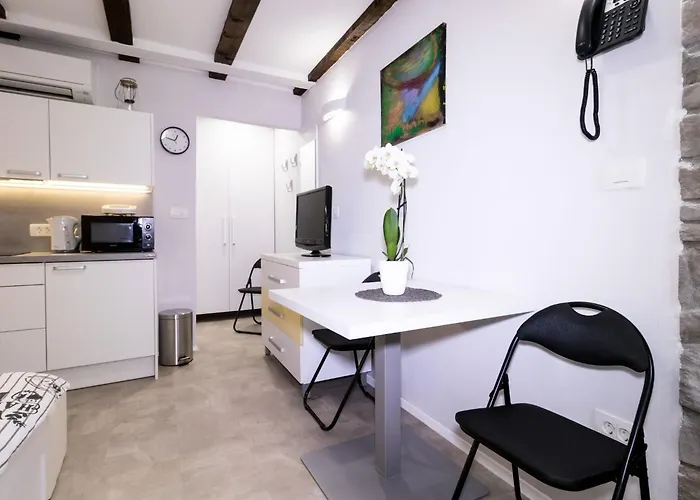 Apartman Downtown Chic And Cozy - Classic One Bedroom *