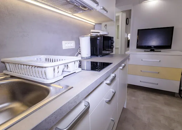 דירה Downtown Chic And Cozy - Classic One Bedroom פיראן