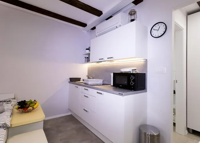 Downtown Chic And Cozy - Classic One Bedroom Appartement Piran