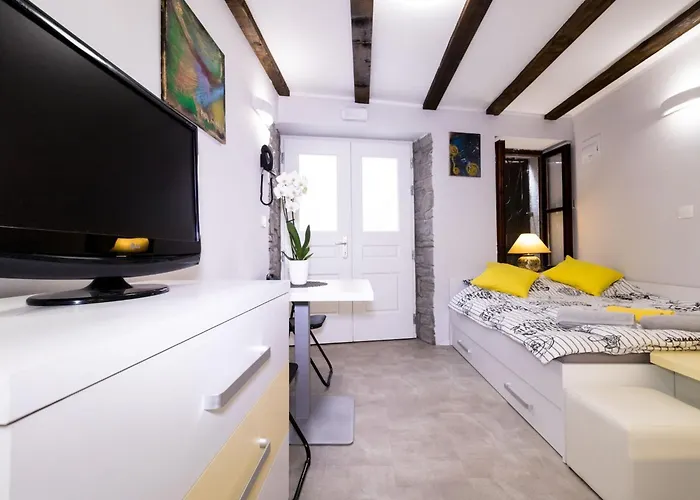 Downtown Chic And Cozy - Classic One Bedroom Appartement Piran